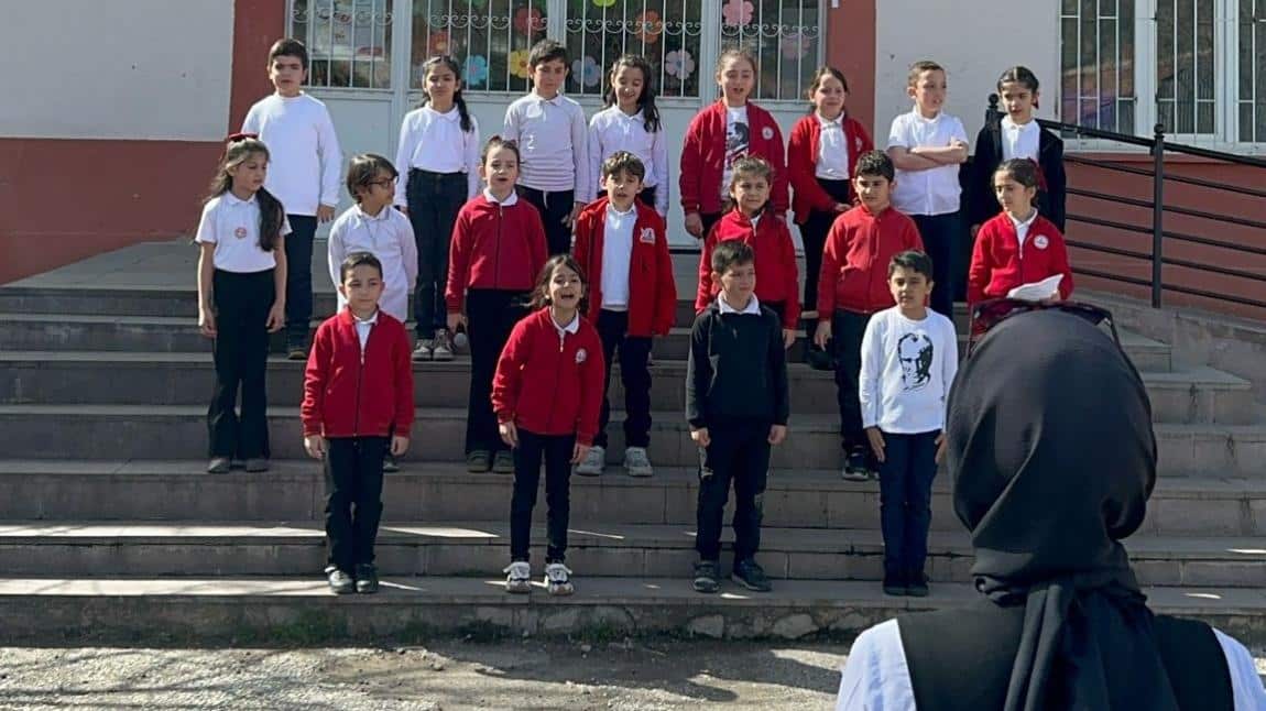12 Mart İstiklâl Marşı'nın Kabulü ve Mehmet Akif ERSOY'u Anma Günü programı şiirler ve oratoryolar eşliğinde gerçekleştirildi.